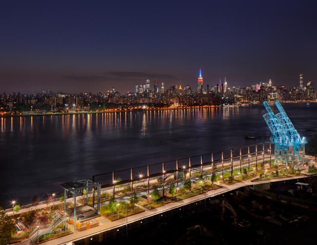 Domino Park tacocina_and_the_elevated_walkway_at_night
